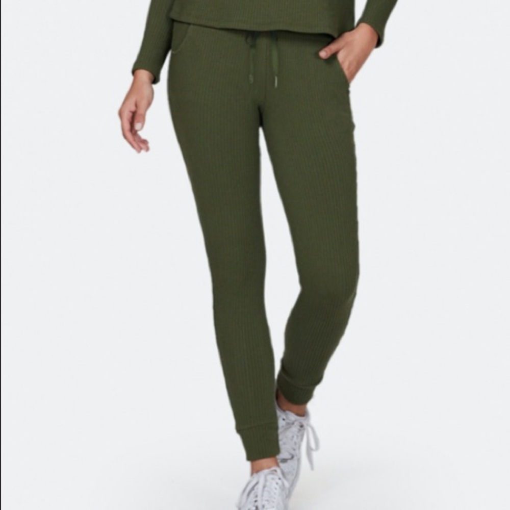 Amsterdam Rib Jogger Pant
LETT